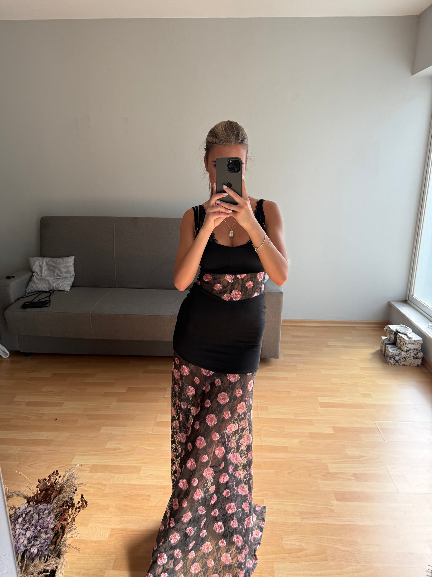 ROSSOIR LACE DRESS