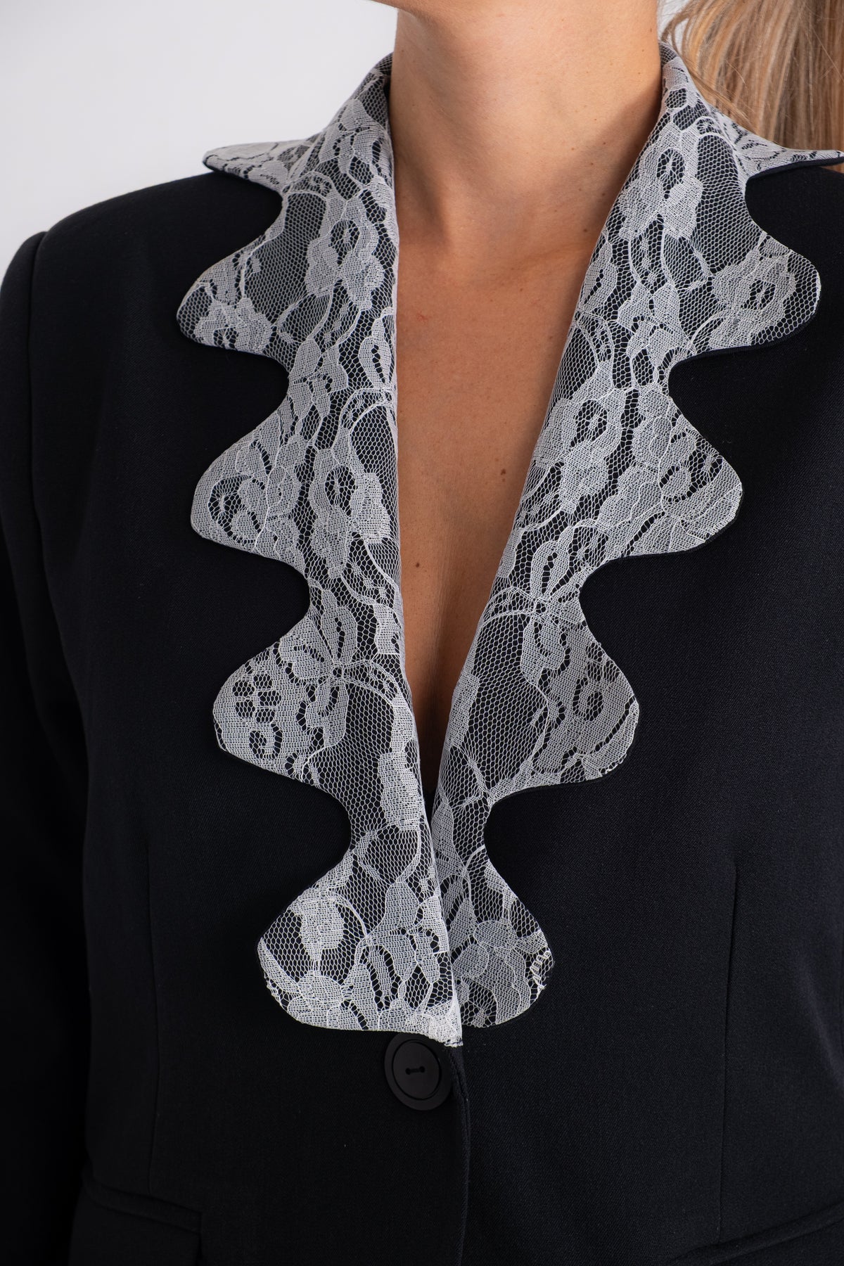 CLASSIC NOIR PETALO BLAZER