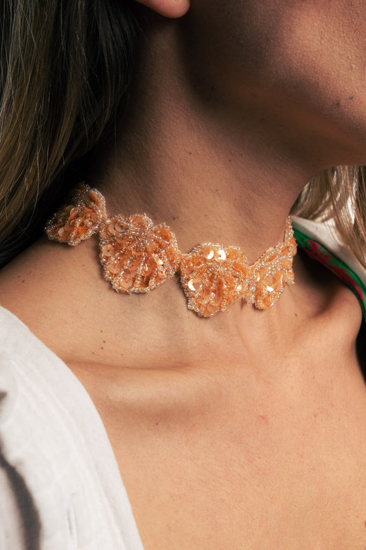 PEACHY SHELL NECKLACE